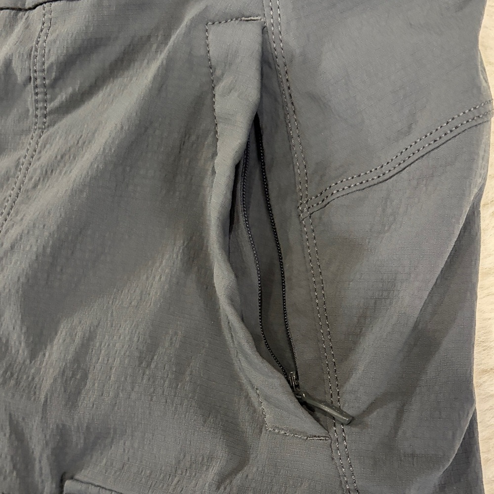 Athleta Women's Cargo Shorts,Size 14 - Picture 11 of 17